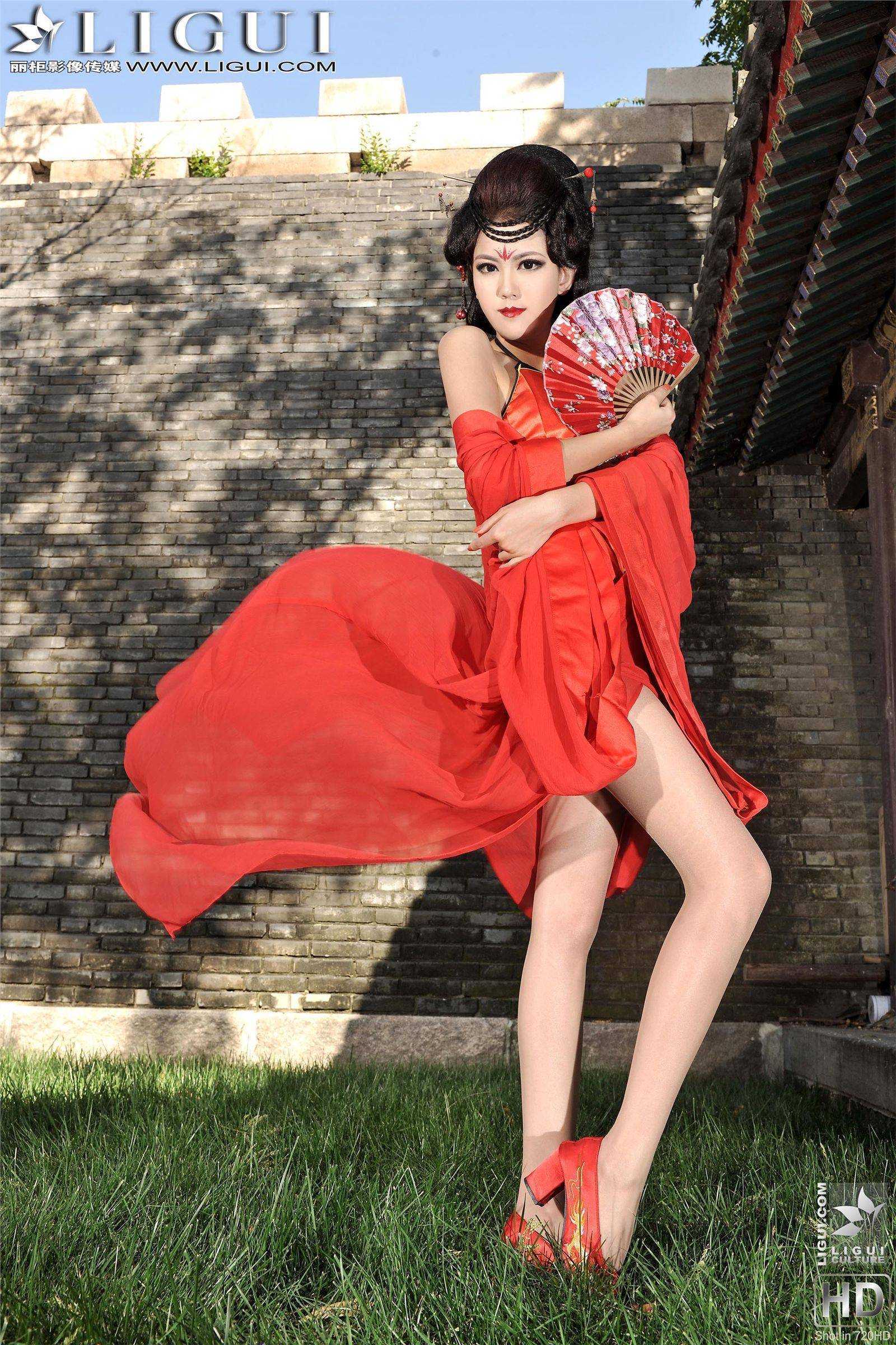 [Ligui丽柜]130207 Model 可馨 性感丝袜美女图片